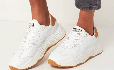 meest bekende schoenen nike dames|witte sneakers voor dames.